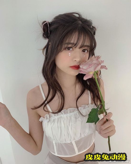 美少女网红“照骗”被扒？素颜照曝光粉丝哀嚎