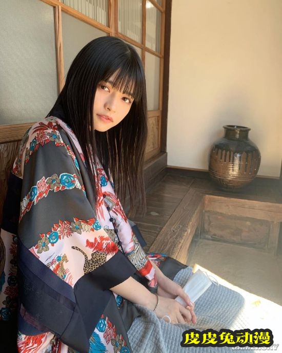 美少女网红“照骗”被扒？素颜照曝光粉丝哀嚎