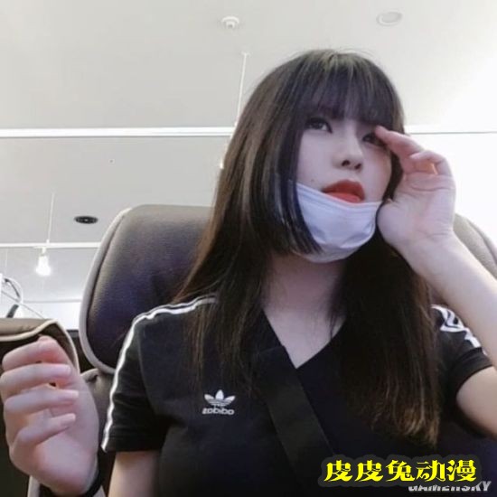 日本美少女画师走红 极品身材像极二次元人物