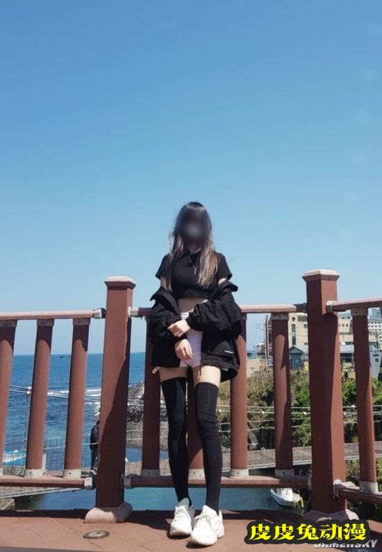 日本美少女画师走红 极品身材像极二次元人物