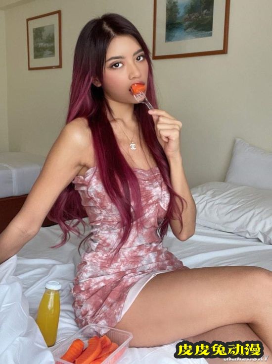 网红美女居家的“理想与现实” 原来美照都是摆拍