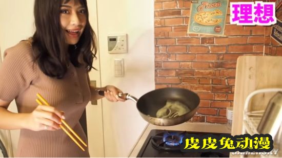 网红美女居家的“理想与现实” 原来美照都是摆拍