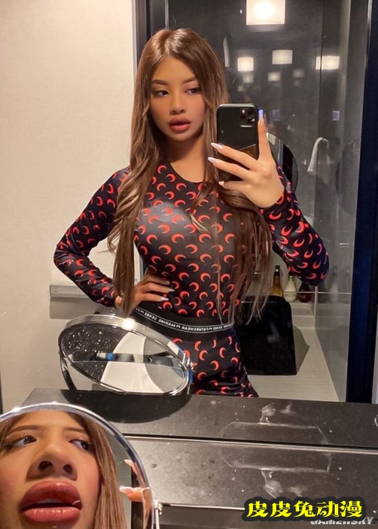 网红美女居家的“理想与现实” 原来美照都是摆拍