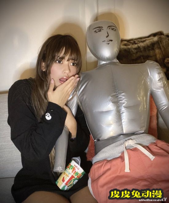 网红美女居家的“理想与现实” 原来美照都是摆拍