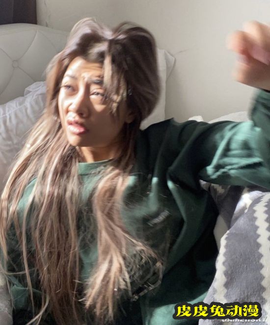 网红美女居家的“理想与现实” 原来美照都是摆拍