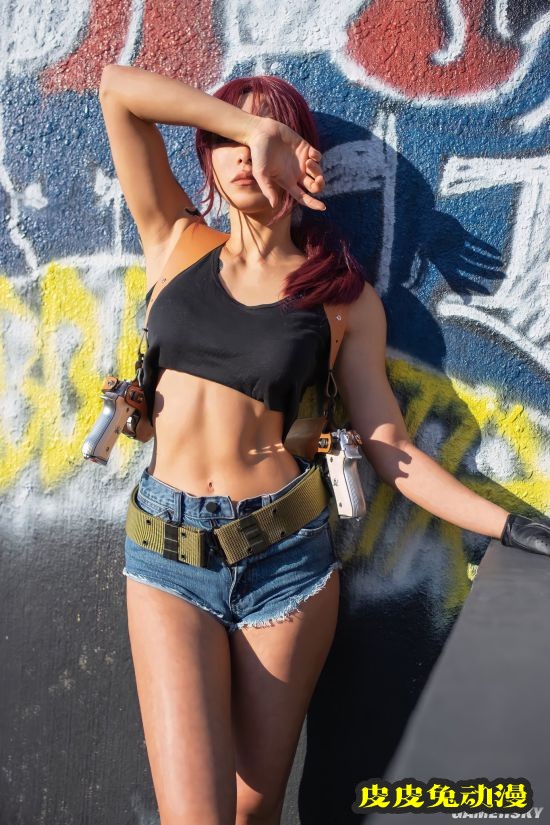 日本COSER模仿JOJO立走红 腹肌马甲线亮眼