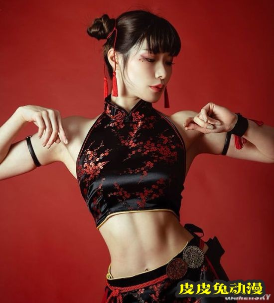 日本COSER模仿JOJO立走红 腹肌马甲线亮眼