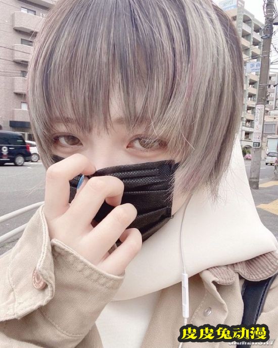 18岁日本女画师走红 手机软件作画水平超乎想象