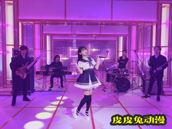 上坂堇参加音乐节目 过膝袜美照发布