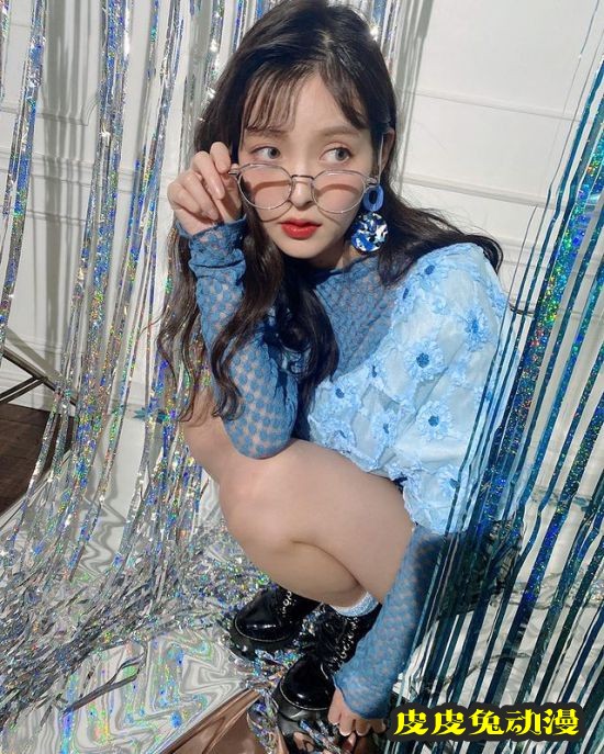 上坂堇参加音乐节目 过膝袜美照发布