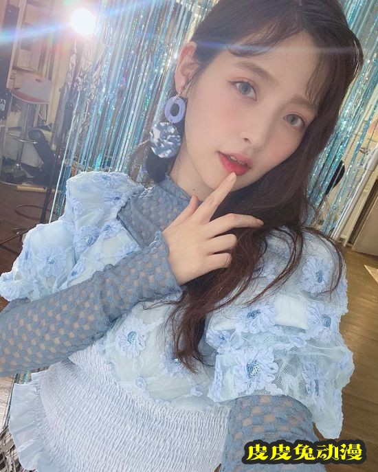 上坂堇参加音乐节目 过膝袜美照发布