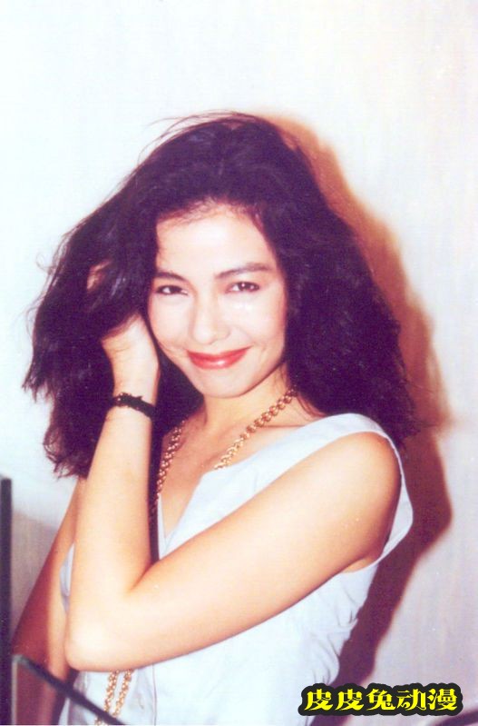 钟楚红19岁泳装照曝光 称自己不是十全十美