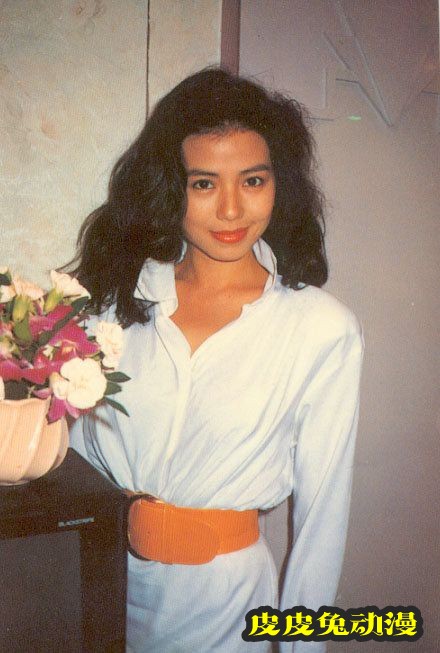 钟楚红19岁泳装照曝光 称自己不是十全十美