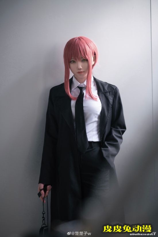 国内小姐姐COS《电锯人》玛奇玛 气质温柔的坏女人
