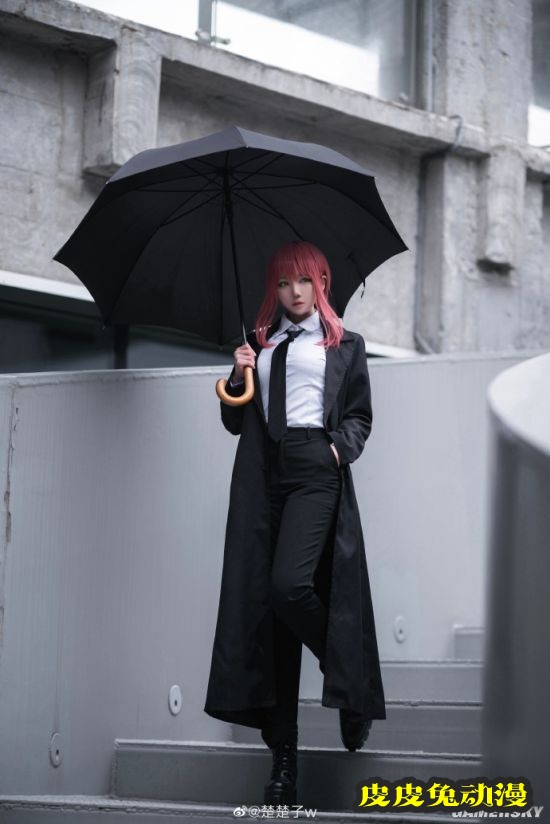 国内小姐姐COS《电锯人》玛奇玛 气质温柔的坏女人