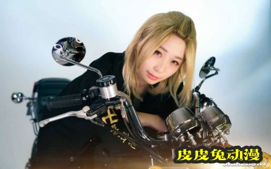 伊织萌参演电影《东京复仇者》 晒优雅礼服美照