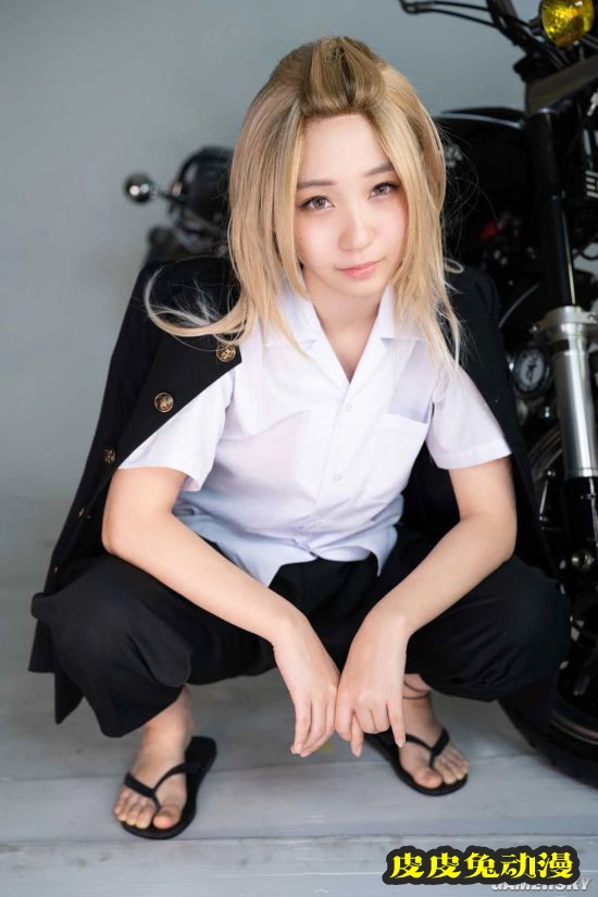 伊织萌参演电影《东京复仇者》 晒优雅礼服美照