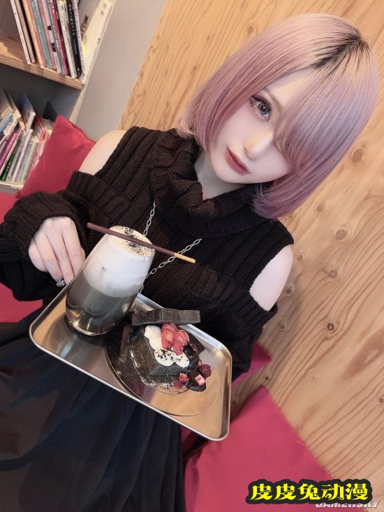 日本女主播直播“翻车” 开美颜滤镜致空间扭曲被网友质疑