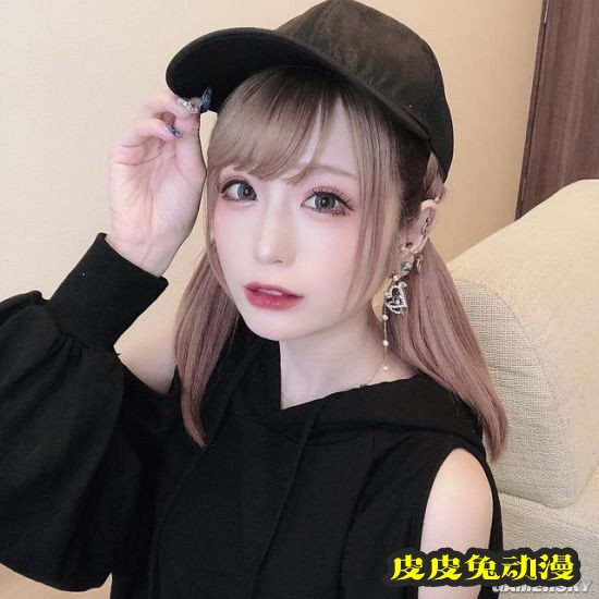 日本女主播直播“翻车” 开美颜滤镜致空间扭曲被网友质疑