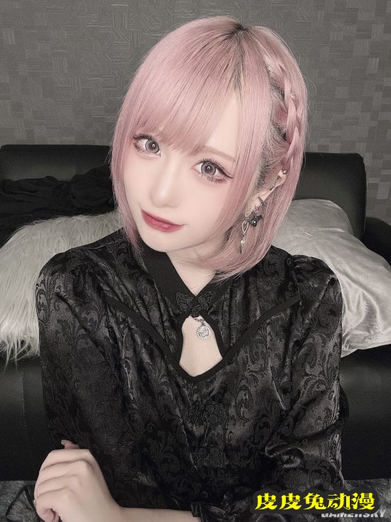 日本女主播直播“翻车” 开美颜滤镜致空间扭曲被网友质疑