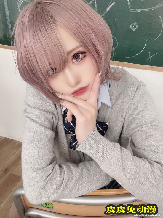 日本女主播直播“翻车” 开美颜滤镜致空间扭曲被网友质疑