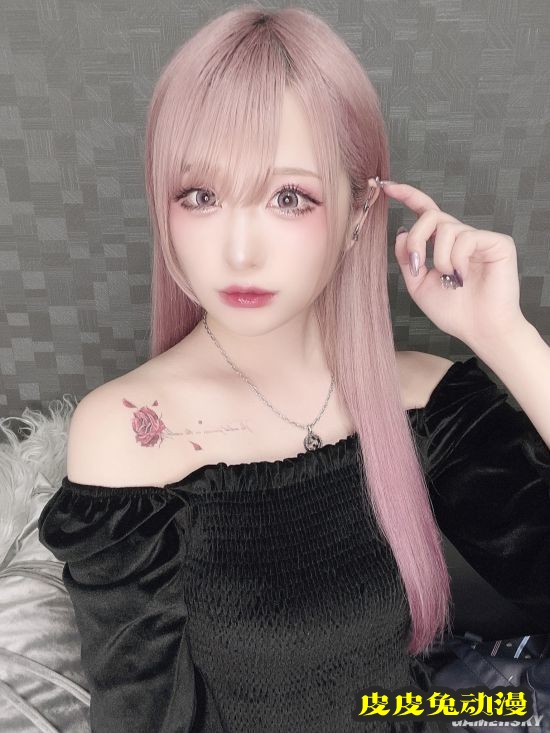 日本女主播直播“翻车” 开美颜滤镜致空间扭曲被网友质疑