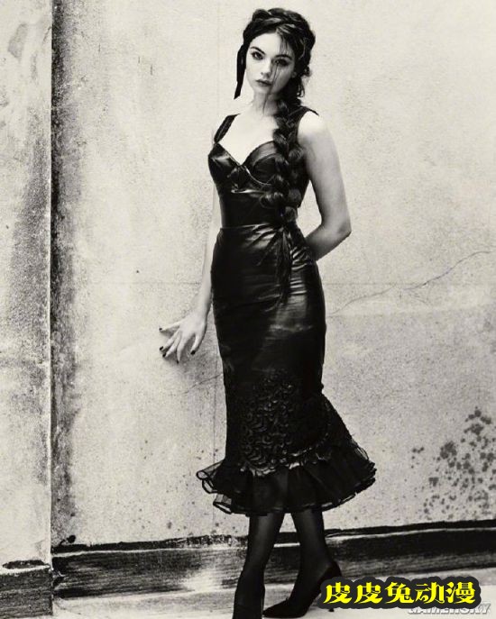 意大利女神莫妮卡贝鲁奇携女儿登杂志封面 完美继承母亲的美丽