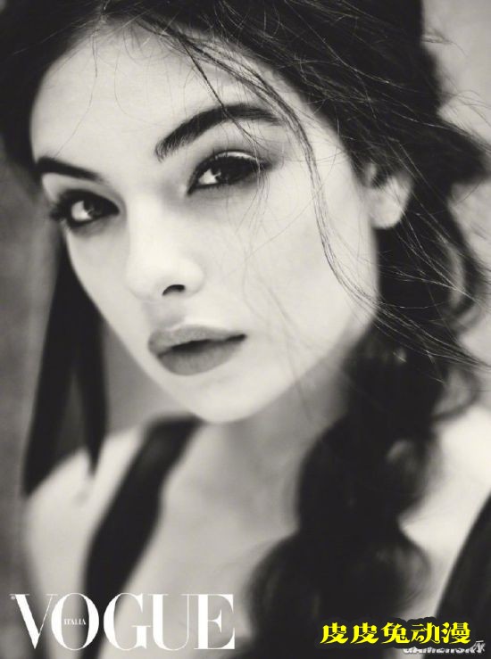 意大利女神莫妮卡贝鲁奇携女儿登杂志封面 完美继承母亲的美丽