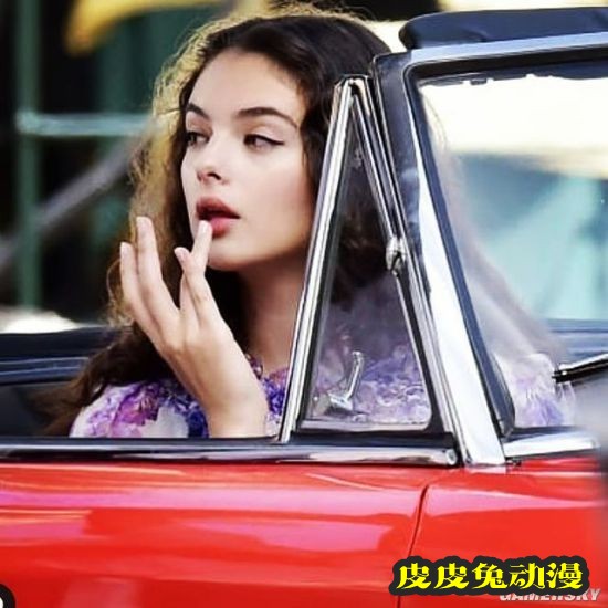 意大利女神莫妮卡贝鲁奇携女儿登杂志封面 完美继承母亲的美丽