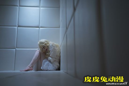 俄妹COS精分版小丑女 一双长腿白到可怕