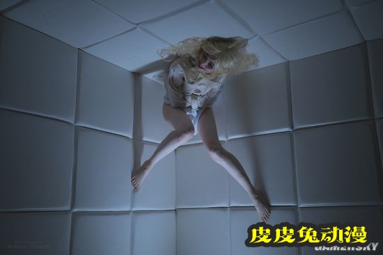 俄妹COS精分版小丑女 一双长腿白到可怕