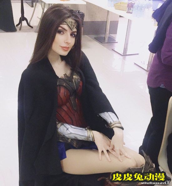 俄妹COS精分版小丑女 一双长腿白到可怕