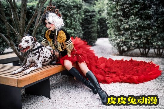 俄妹COS精分版小丑女 一双长腿白到可怕