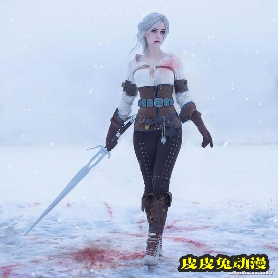 俄妹COS不同版本蒂法 纤腰短裙礼服亮眼