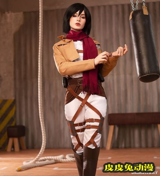 俄妹COS不同版本蒂法 纤腰短裙礼服亮眼