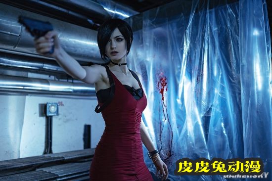 俄妹COS《鬼泣5》翠西 蛮腰皮裤的美艳魔女