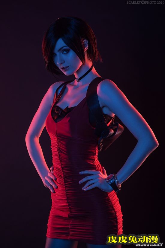 俄妹COS《鬼泣5》翠西 蛮腰皮裤的美艳魔女