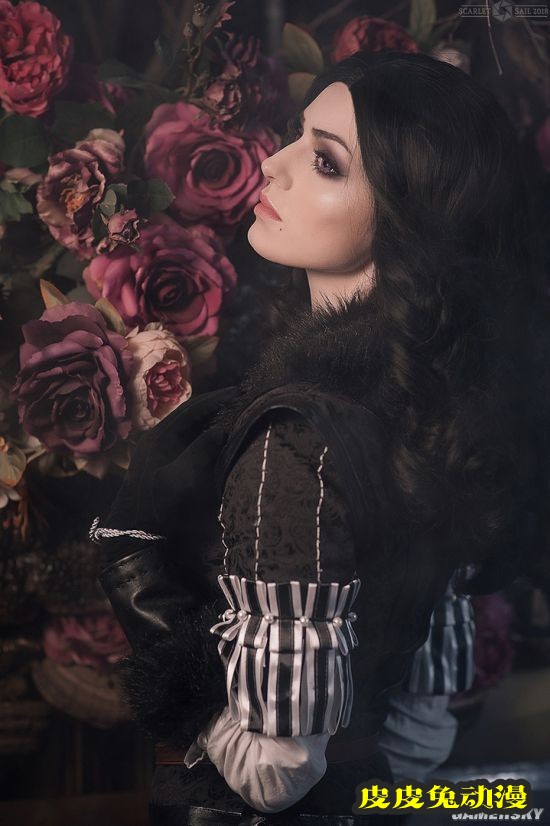 俄妹COS《鬼泣5》翠西 蛮腰皮裤的美艳魔女