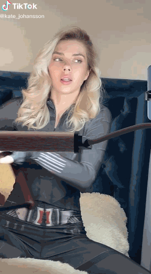 俄罗斯正妹撞脸“寡姐”走红 自称斯嘉丽约翰逊的私生女