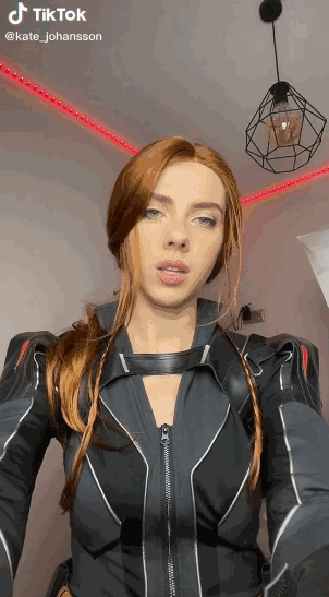 俄罗斯正妹撞脸“寡姐”走红 自称斯嘉丽约翰逊的私生女