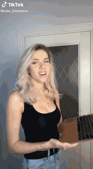 俄罗斯正妹撞脸“寡姐”走红 自称斯嘉丽约翰逊的私生女