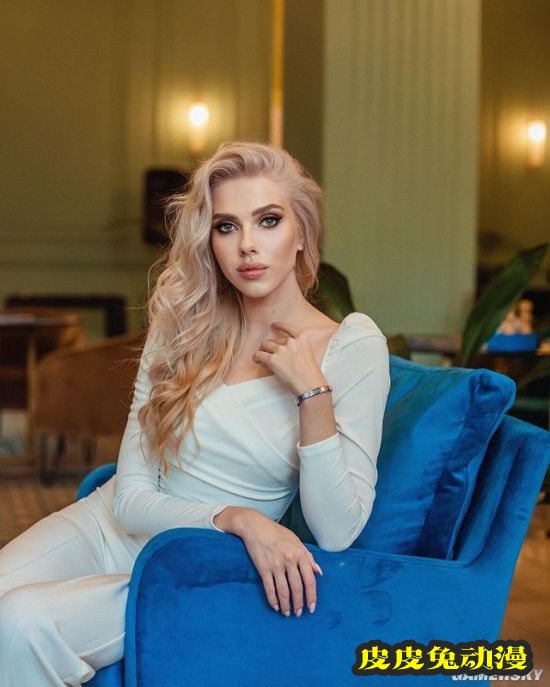 俄罗斯正妹撞脸“寡姐”走红 自称斯嘉丽约翰逊的私生女