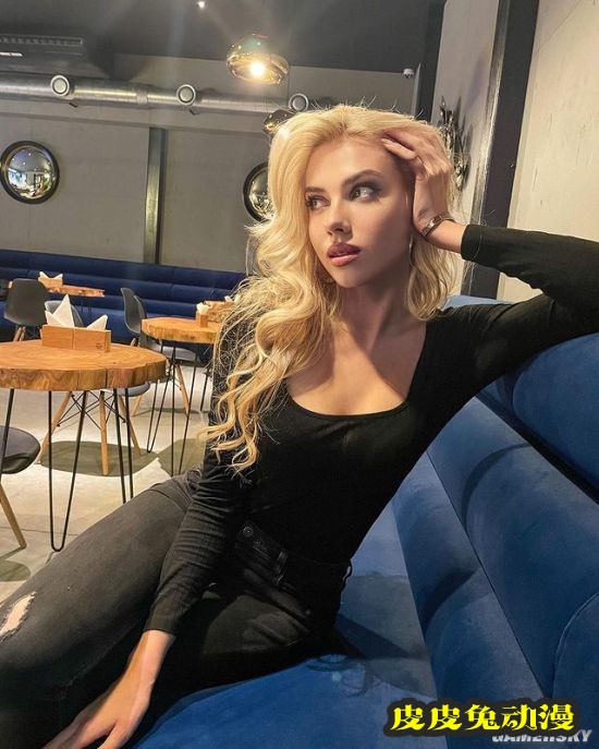 俄罗斯正妹撞脸“寡姐”走红 自称斯嘉丽约翰逊的私生女