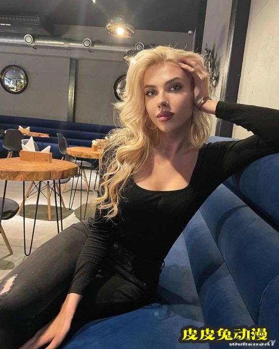 俄罗斯正妹撞脸“寡姐”走红 自称斯嘉丽约翰逊的私生女