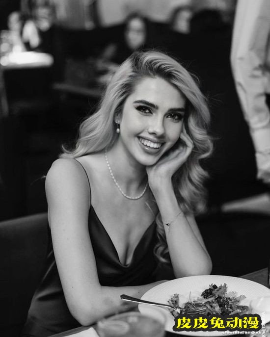 俄罗斯正妹撞脸“寡姐”走红 自称斯嘉丽约翰逊的私生女