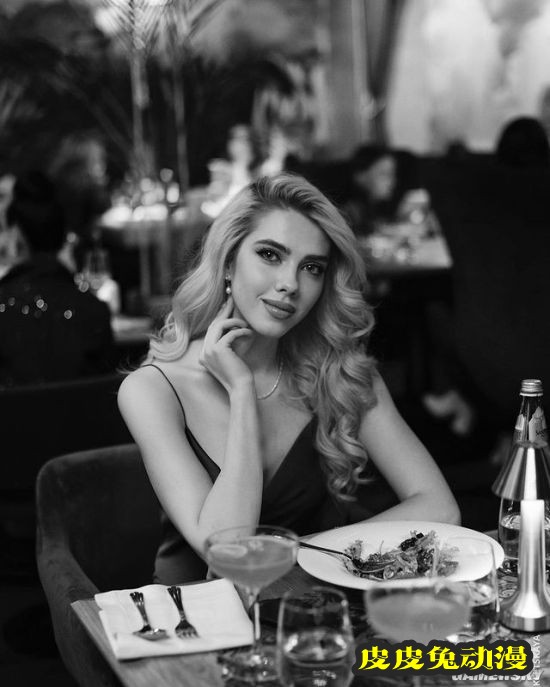 俄罗斯正妹撞脸“寡姐”走红 自称斯嘉丽约翰逊的私生女