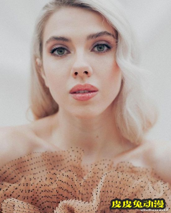 俄罗斯正妹撞脸“寡姐”走红 自称斯嘉丽约翰逊的私生女