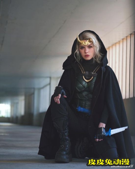 国外妹子COS女洛基 帅气“基妹”神还原