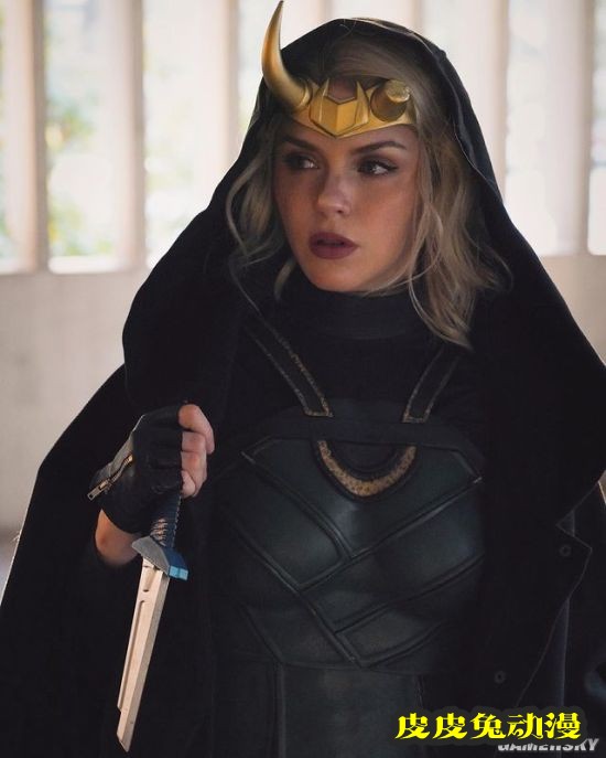 国外妹子COS女洛基 帅气“基妹”神还原