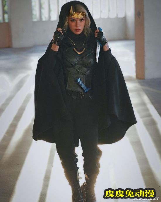 国外妹子COS女洛基 帅气“基妹”神还原